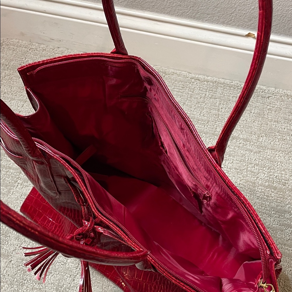 Elizabeth Arden Vibrant Red Tote Bag - Picture 2 of 7
